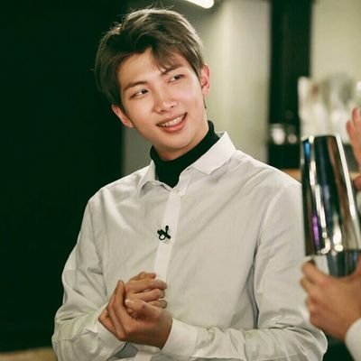 JinjoonV's profile picture. ARMY😍😍😘💪❤❤ AND MERRIES😍😘😘😙💪
                               FIGHTING!💗💟👄