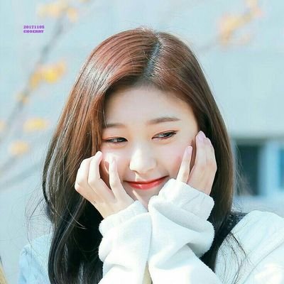 RP.┊ 그녀는 과일 박쥐에 의해 대표되고 이달의소녀의 여덟 번째 멤버가 된 자주색 소녀입니다. 그녀는 그녀가 좋아하는 색깔로 핑크 같은 밝은 성격을 지닌 유쾌한 소녀입니다. 아름다운 눈과 눈썹으로 당신을 사랑에 빠지게 할 것입니다, 최예림은 이름입니다. 🌻