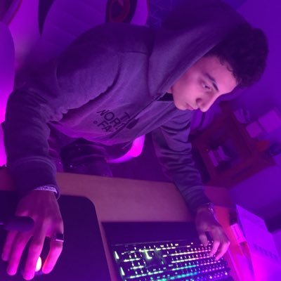 xzzxdxnx's profile picture. Basket,SPV🚒, smoke 🚬