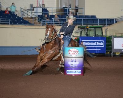 Wife, mom, veterinarian, barrel racer, runner, and MS State fan!