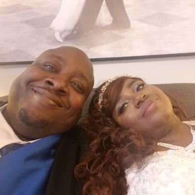 T-Mobile Sales Rep...Samsung advocate...Man of Phi Beta Sigma...D.S.G.B....#TEAMCANCER....#TEAMLORDS....Newly and Happily married!