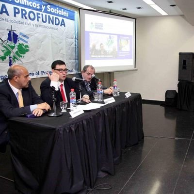 Argentino, Católico Apostólico Romano, Diputado Nacional m.c. y amante de la Filosofía