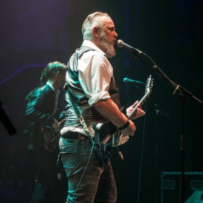 Muzikant, rocker en levensgenieter. Ook kennen velen mij als zanger/gitarist van de bands KEK en The Scene tribute.