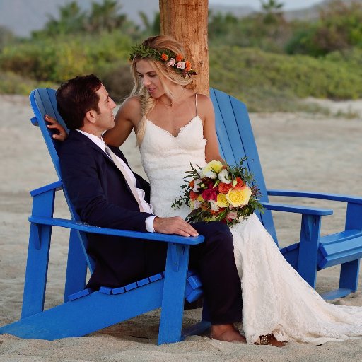 Cabo locals who know the Cabo flower scene, creating beautiful decor with our blooms…oh, and we also make the most scrumptious cakes for your wedding, too!