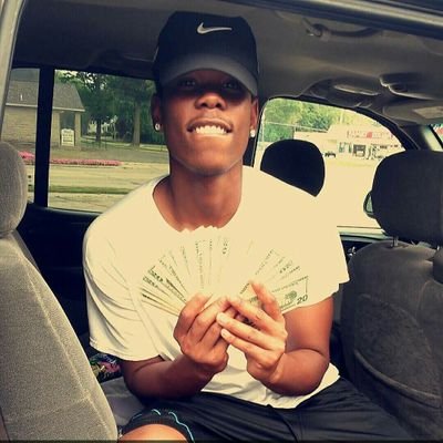 Just ah young boi chasin dreams✊, Loyalty & Respect over everything, add me on Snapchat @stay_grindin34