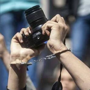 Journalist
politiek verslaggever
vrijheid
Zoveel als het doel is om te beginnen
الارض كلها وطني
علي قدر الهدف يكون الانطلاق
حر رغم القيود