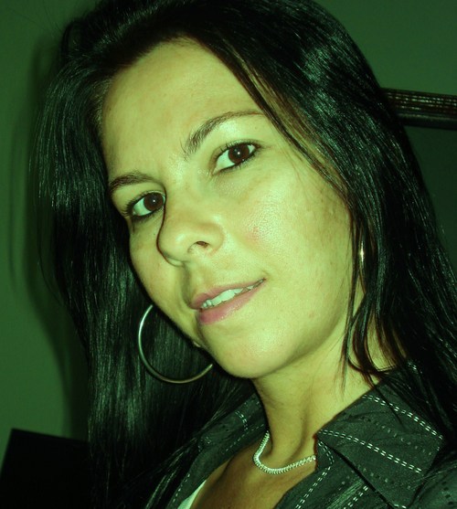 Mulher cheia de desejos, as vezes menina cheia de sonhos, algumas vezes madura ja outras insegura. Mas sempre autêntica e sem máscaras!!
