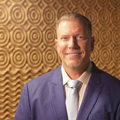 I'm an Orthopedic Surgeon... I work hard to save lives