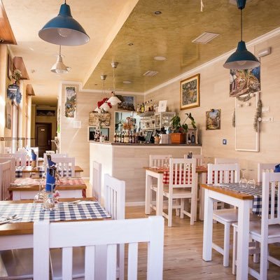 Nacida de la pasión por la buena cocina del pasado y los viejos sabores de la Calabria (sur de italia), el restaurante “da Saveria” abre al público en 2016.