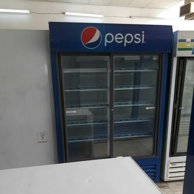 نبيع ونشتري جميع انواع تلاجات العرض وعدد المطاعم باسعار مناسبه