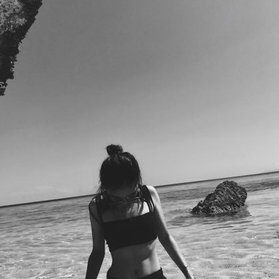 kwizaawoo's profile picture. i don’t want to be your friend—iwannakissyourneck