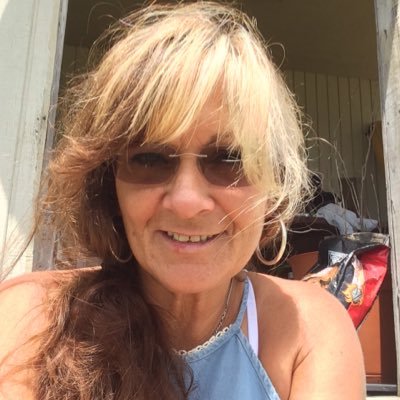 MoM of 2 US Marines, Veteran’s daughter, 🌊 resister, paint/yarnartist, reader/learner, educator, dog&catmom #loveislove 🌈 #BidenHarris2020