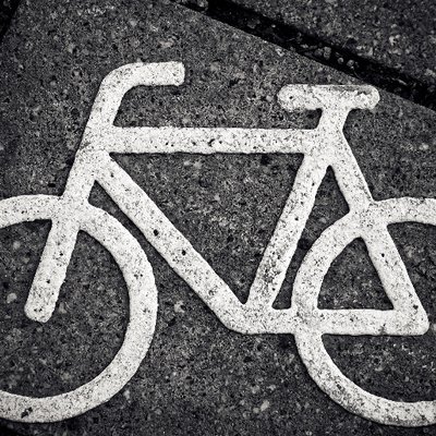 Bienvenue sur le Twitter de Nanterre en Selle, antenne de l'association de cyclistes Paris en Selle, pour une ville 100% cyclable, de la Seine au Mont Valérien!