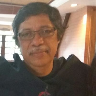 Orgulloso padre de familia, Scout, Fanatico del fútbol, Ingeniero Industrial y estadísta.