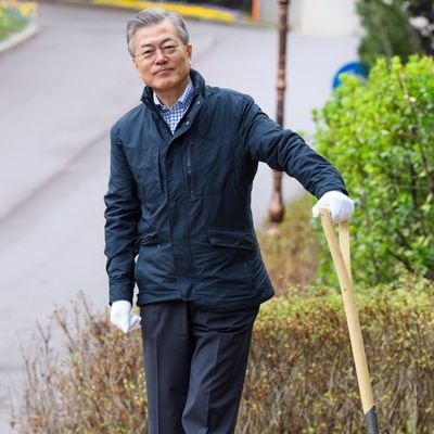 kpsm0927's profile picture. 문재인대통령님 지켜 드리는데 내 인생  건다 
노무현 대통령님 지켜드리지 못한 엉어리진 마음  조금이라도 속죄하는 심정으로