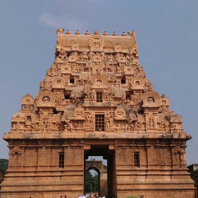 இல்வாழ்வான் என்பான் இயல்புடைய மூவர்க்கும் நல்லாற்றின் நின்ற துணை.
