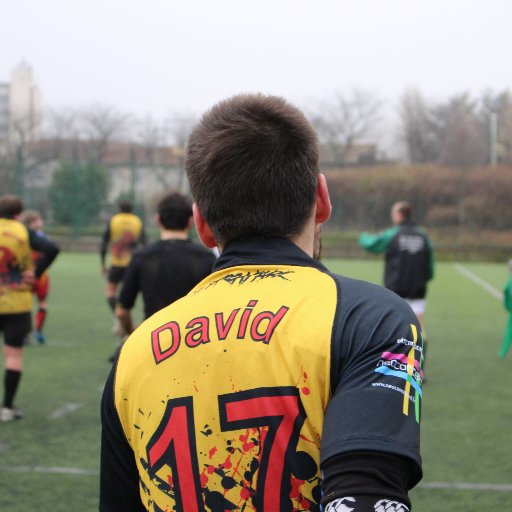 Community Manager en recherche d'opportunités, rugbyman en recherche de muscles @TempetesRugby et triple blogueur Mkg/Pub+rugby+musique