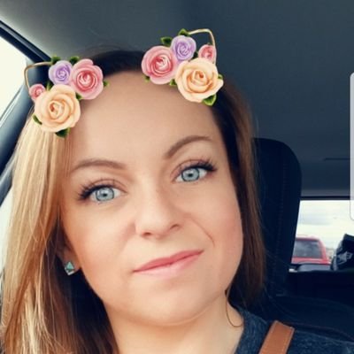 just_piechy's profile picture. Wife, Stepmom, Librarian, Crafter