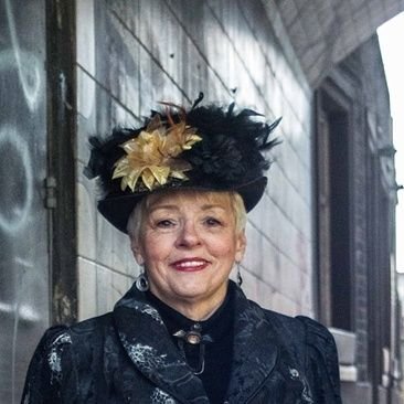 I am a walking tour guide specializing in the gruesome side of London i.e. Jack the Ripper, Sweeney Todd, Smithfield Executions, Wapping Pirate Execution etc!