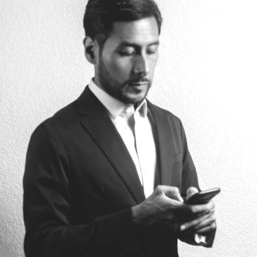 Maratonista, Cineasta, Financiero, Viajero, Aventurero, Geek, Amante de la Naturaleza y los Videojuegos. Visionario, si algo se puede pensar, se puede lograr.