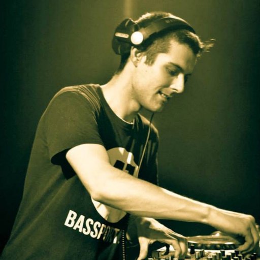 sintaxdnb's profile picture. Contact me on: sintaxdnb@outlook.com

Drum & Bass DJ & Producer. Scratching and Turntablism