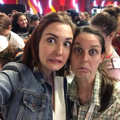 Earper fan who wanted to participate in the live tweeting!!! #Earper #WynonnaEarp I got to meet @KatBarrell and she is absolutely lovely!