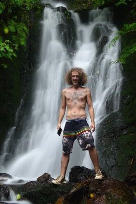 Follow4follow... I'm a Hiking photographer in Hawaii, all pics posted are taken by,or feature, myself. I'm also a gamer who streams occasionally on twitch. :)