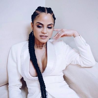 me encanta @Nattinatasha porque es un gran ejemplo es una mujer luchadora y una cantante espectacular la mejor cantante femenina #NattiNatashaespaña Natti ❤👑