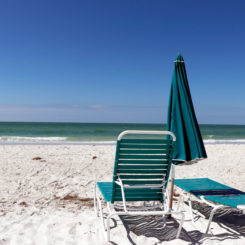Discover tropical paradise - Oceanfront getaways.
Treasure Island, white-sand beaches, West Central Florida. Museums, Shops, and Downtown nightlife close by.
