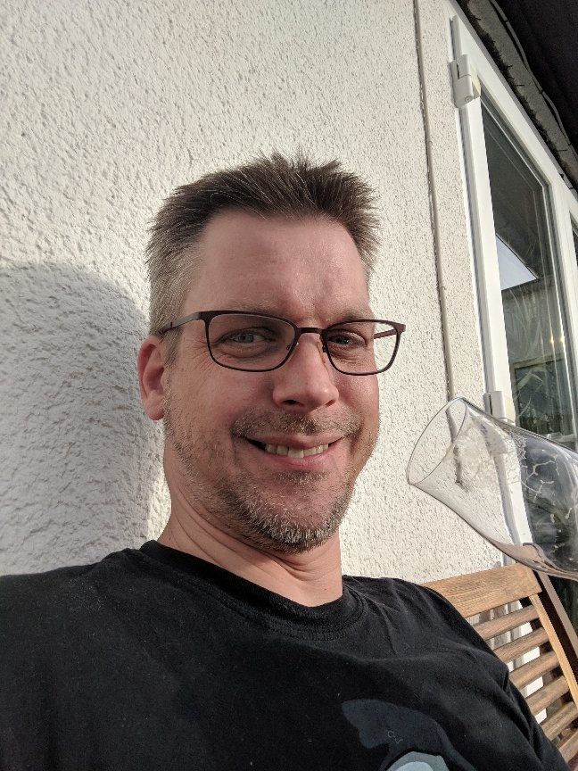 - vim - x86er, avr - Netze - SQL - UNIXe - Universaldilletant Heimat: Ironien (am sarkastischen Meer), INTJ - Ham-Operator: DJ7NT
