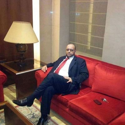 BtpMourad's profile picture. ‏‏في نهاية يومك ستبقى وحيداً متعبا مثقلا بخيباتك ،ستدرك أنك فعلت كل شيء لإرضائهم ! ولن ترضيهم !
وستقف في الزاوية أمام نفسك لتقول 
كم كنت ساذجا