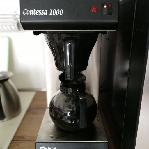 Hier twittert die @advancedstore Kaffeemaschine höchstpersönlich, gefiltert und koffeiniert! #advancedcoffee