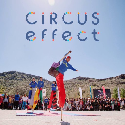We spread joy with social circus. An expert community initiating and supporting social circus activities with youth of war.