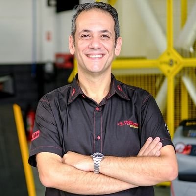 Empresário do ramo automotivo, pai apaixonado, mecânico com hiperfoco em carros e ferramentas.