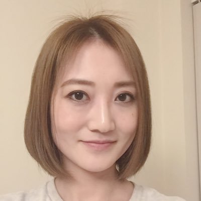 Beauty & travel blogger. Biomed. Sciences graduate & full-time mum of 2. Hence the irregular updates. Welcome to join my journey. Instagram:tulipandwhiterose
