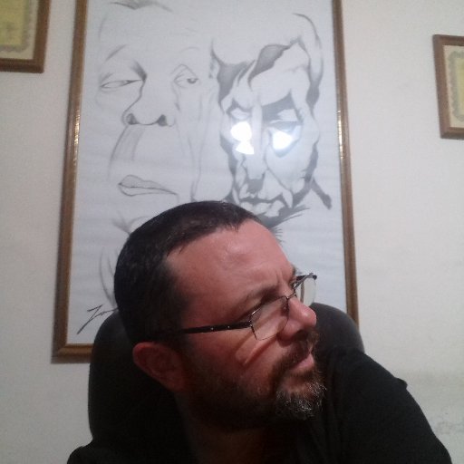 Abogado litigante, chicanero. Ganadero de potrero, con olor a bosta. Ateo, creyente en la libertad de pensamiento y en el psicoanálisis. Sabinero, desde siempre