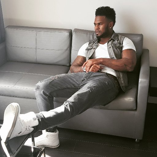 Musician - For information Email: coldasicemusic@gmail.com
Instagram:@officialmoonlyte
Snapchat:Emmel1