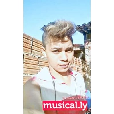 Eu sou YouTube e tenho e músico adore conhecer pessoas de todo o canto do mundo!!!