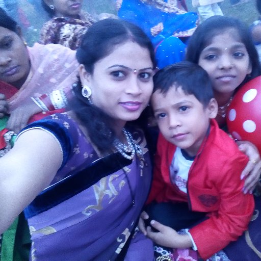मैं मराठी हूँ, अगर मुझसे गलती होती है तो मैं माफ़ी मांग लेती हूँ पर अगर मैं गलत नहीं हूँ तो फिर इन्साफ पाने के लिए मुझे जिस हद तक जाना पड़े मैं जाती हूँ |