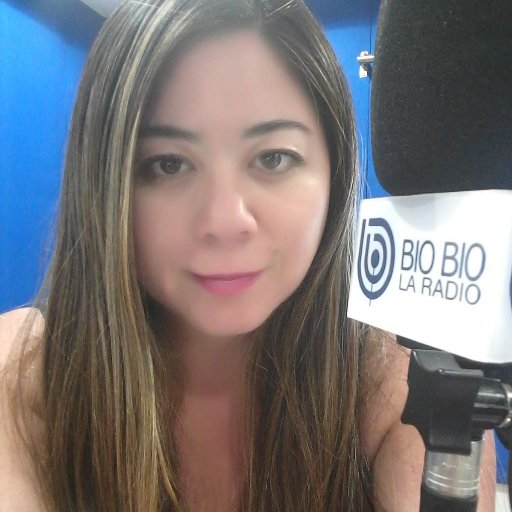 Periodista y Comunicadora Audiovisual. No siempre tomo el camino más fácil, pero sí el que me lleve donde quiero llegar...