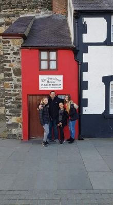 nealbell79's profile picture. 