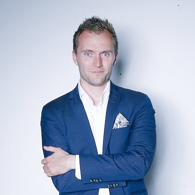 Proud father of two. Husband. Digital Project Manager. Master of Arts in Media Studies. English football and wine lover.