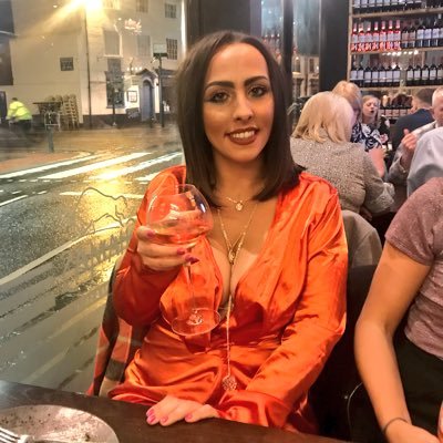 Made in Hull,England🌎 Proud mum to 3 beautiful kids T & P & B❤️ Soulmate to Luke💙My family 1st😍 It takes me, to know me 🙃RN 👩🏽⚕️ SPMU