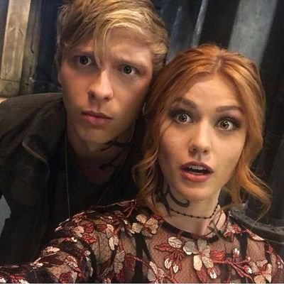 erchomanos's profile picture. Se te segui é pq te quero no grupo // chame na dm // 
grupo lindo dedicado a tudo que envolve o universo criado pela cassie 🌈