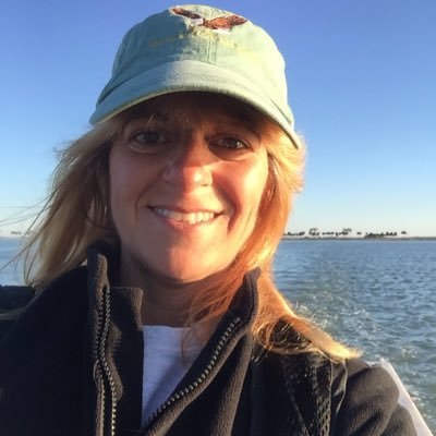 alisongemini7's profile picture. Independently owned and operated, yet works in customer service job.