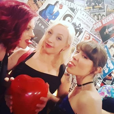 Wifey and mummy of two beautiful daughters, into Tom Hardy, tattoos, rock music, horror films and American muscle bikes