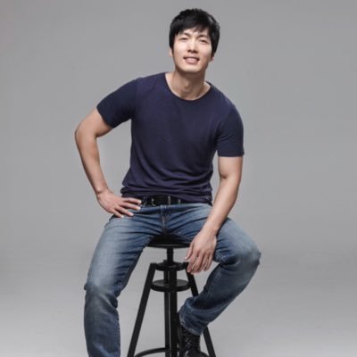 coooolroy's profile picture. Not famous actor in Korea...