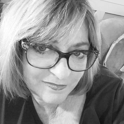 izzy's mom 🐶🐾 book lover 📚 the beach is my happy place🌊🌞 -Red Sox fan⚾️Jesus lover
Former B&N Easton Community BD Mgr
Multi Unit Team Leader H&R Block