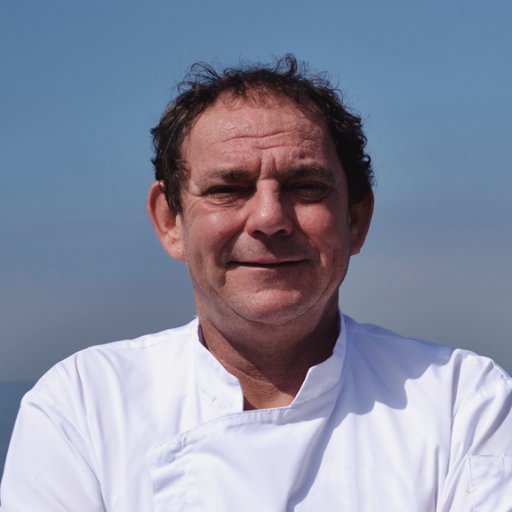 Sucesivo Chef de los prestigiosos restaurantes Bleu Blanc Rouge, Lola, La Rosa Negra, La Bourgogne. Asesor gastronómico y jurado de #MasterChefUY