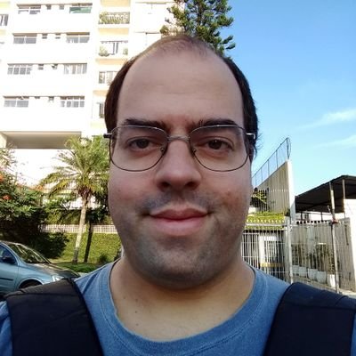 Nerd, otaku, cinéfilo, série maníaco, tokufã, fã de doramas. XD Podcaster encostado. kkkkk Tive um programa nerd de Rádio, chamado Pitadas do Ed Cosso.